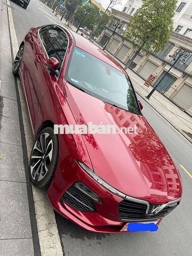 VinFast Lux A2.0 2022 màu đỏ, số tự động
