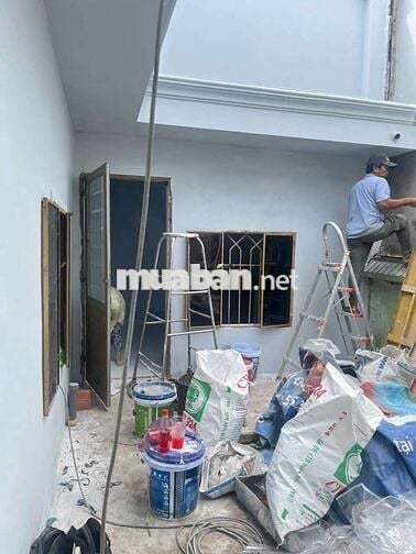 CHO THUÊ NHÀ MỚI ĐẸP CÓ SÂN TRUOC TO 9,3X10 HẺM 1991 LÊ VĂN LƯONG