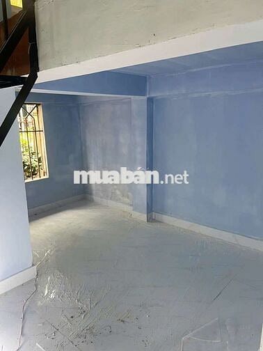 CHO THUÊ NHÀ MỚI ĐẸP CÓ SÂN TRUOC TO 9,3X10 HẺM 1991 LÊ VĂN LƯONG