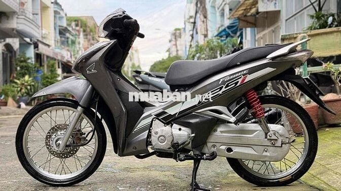 Xe số Honda Future 125i màu xám bạc