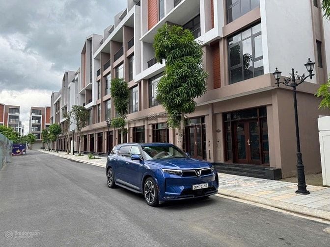 Bán liền kề Phân Khu ánh Dương AD19-Vin 3, DT 64m- MT4m , giá 9,7 tỷ, 