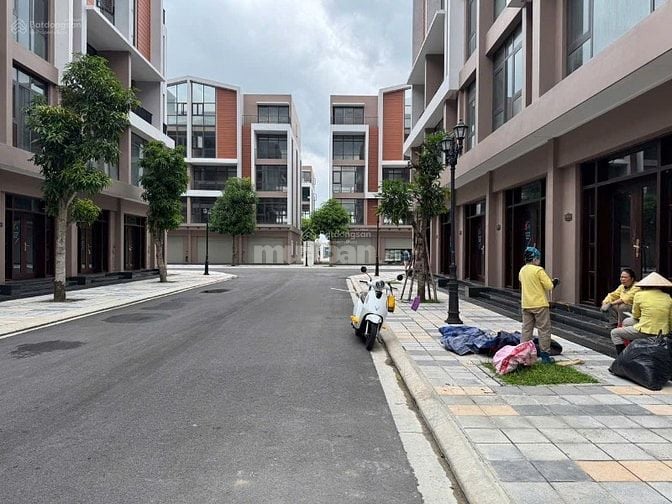 Bán liền kề Phân Khu ánh Dương AD19-Vin 3, DT 64m- MT4m , giá 9,7 tỷ, 