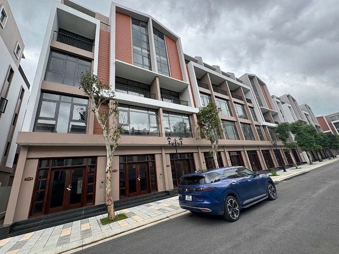 Bán liền kề Phân Khu ánh Dương AD19-Vin 3, DT 64m- MT4m , giá 9,7 tỷ, 