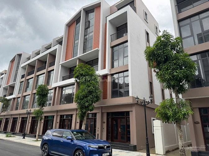 Bán liền kề Phân Khu ánh Dương AD19-Vin 3, DT 64m- MT4m , giá 9,7 tỷ, 