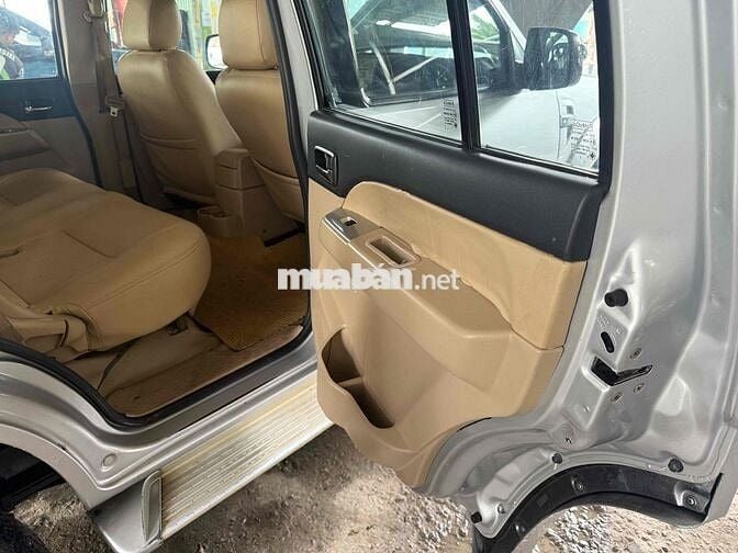 Ford Everest 2010 2.5L 4x4 MT - 115000 km