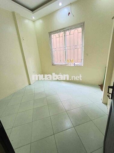 Hiếm! Nhà Vĩnh Hưng 36m²- dân xây- ô tô đỗ gần- giá tầm trung.