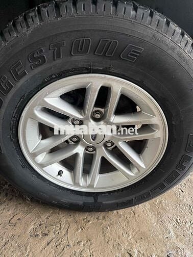 Ford Everest 2010 2.5L 4x4 MT - 115000 km