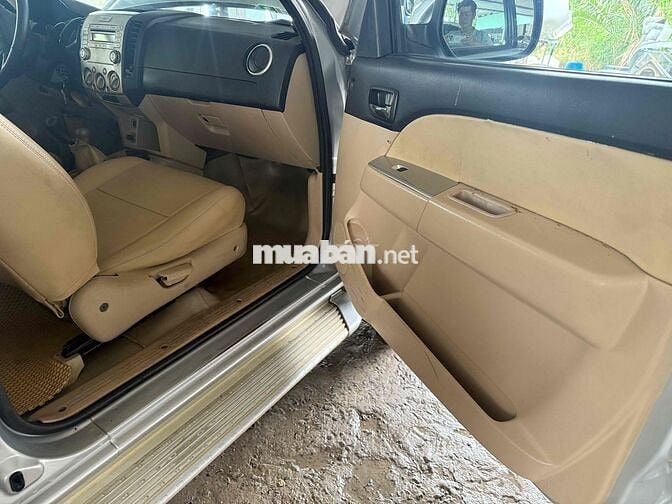 Ford Everest 2010 2.5L 4x4 MT - 115000 km