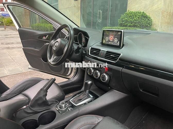 Mazda 3 sx 2015 số tự động màu trắng
