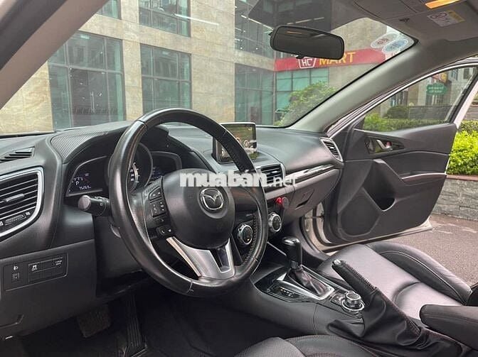 Mazda 3 sx 2015 số tự động màu trắng