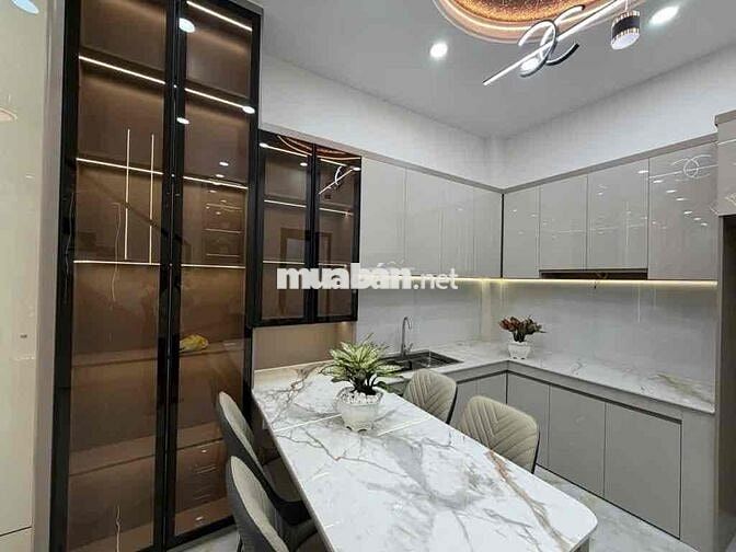 TRUNG TÂM GÒ  VẤP NHÀ MỚI ĐẸP Ở NGAY . DTSD 168 M2 -NHÀ 4 TẦNG VỚI 4PN