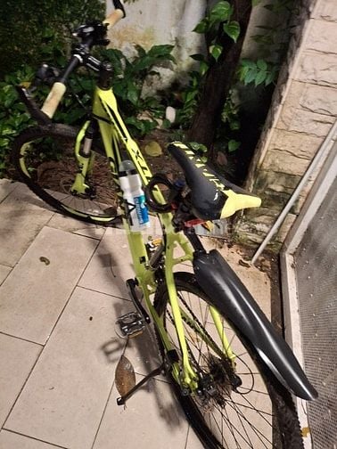 Cần bán xe đạp thể thao hiệu Giant ít dùng, mới 95%