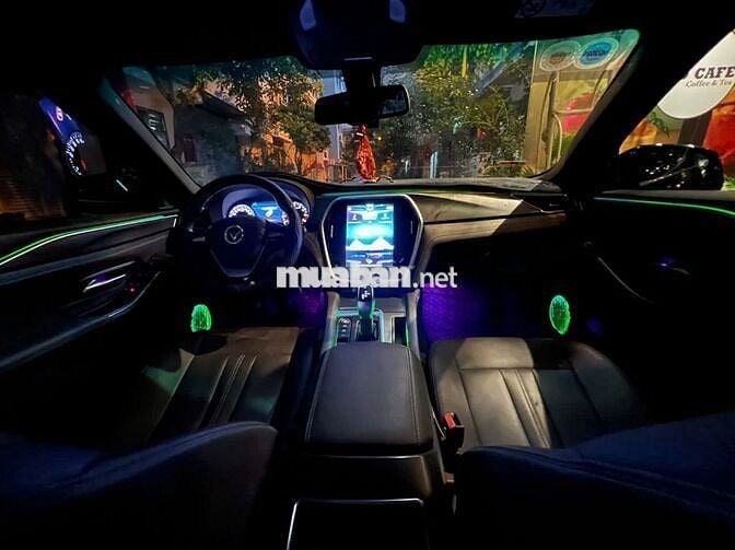 VinFast Lux A2.0 Plus