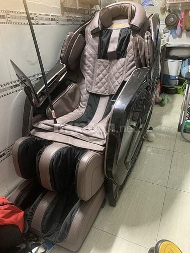 Cần tiền nên bán gấp lại ghế massage 5D xin giá rẻ