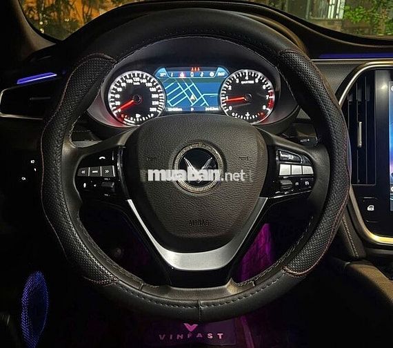VinFast Lux A2.0 Plus