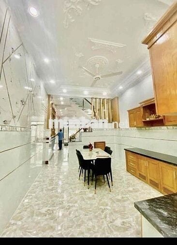 Nhà Mố Sạch Sẻ DT 120m2 1Trệt 1Lầu 2Pn 3Wc Sân Đậu Ôtô Hẻm Xe Tải