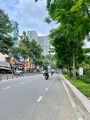 Toà nhà MT Lý Thường Kiệt, Q.10; 200m2 (7.5x25); Hầm 8 Tầng; HĐT 250Tr