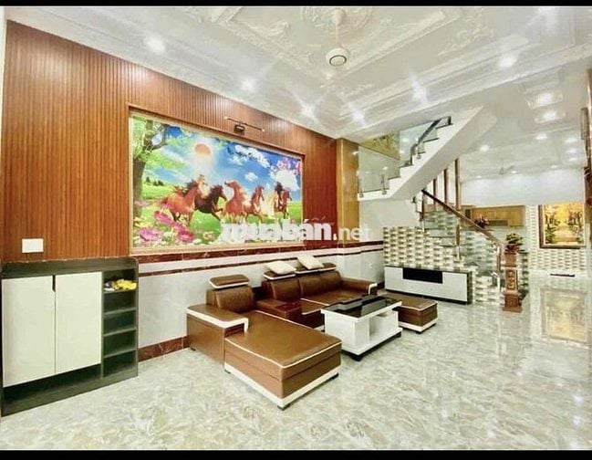 Nhà Mố Sạch Sẻ DT 120m2 1Trệt 1Lầu 2Pn 3Wc Sân Đậu Ôtô Hẻm Xe Tải