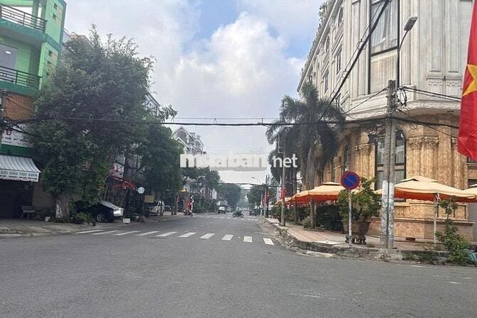 Bán nhà mặt tiền 9x18 khu Tên Lửa