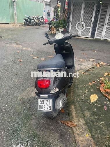 Xe Vespa Piaggio màu đen đã qua sử dụng