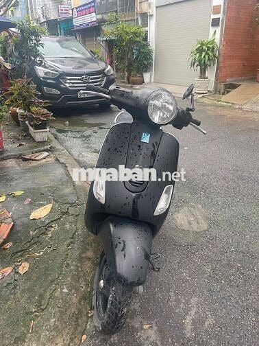 Xe Vespa Piaggio màu đen đã qua sử dụng