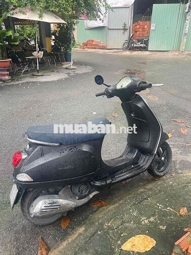 Xe Vespa Piaggio màu đen đã qua sử dụng