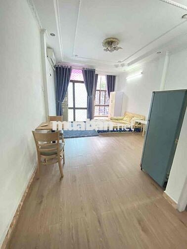 Chính Chủ Cho Thuê Phòng Ban Công Rộng hơn 30m2 Giá Rẻ Tại Bàu Cát