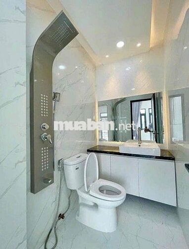 NGỘP CẦN BÁN GẤP NHÀ 1 TRỆT 1 LỬNG 2 LẦU NGAY LÀNG ĐẠI HỌC, GA METRO