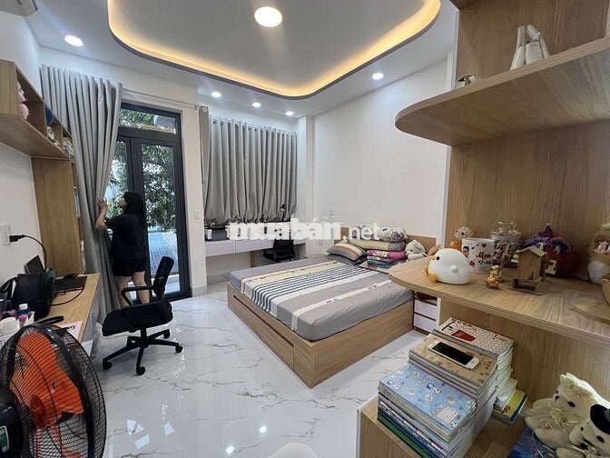 BÁN NHÀ HẺM 1886 HTP, NHÀ BÈ, DTSD 240M2, NHÀ MỚI, Ở NGAY, NHỈNH 5 TỶ