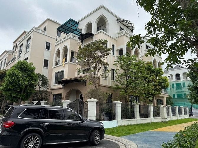 Bán liền kề Phân Khu ánh Dương AD19-Vin 3, DT 64m- MT4m , giá 9,7 tỷ, 