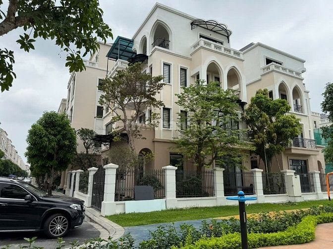 Bán liền kề Phân Khu ánh Dương AD19-Vin 3, DT 64m- MT4m , giá 9,7 tỷ, 