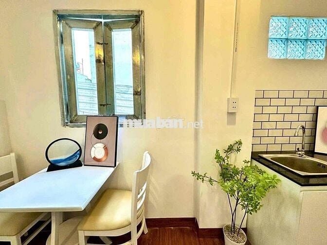 CHO THUÊ CHDV 2PN CỬA SỔ TRỜI NẰM SÁT BÊN QUẬN 1