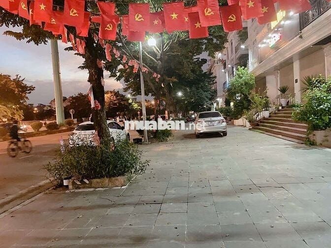 CHO THUÊ TOÀ NHÀ MẶT PHỐ SIÊU ĐẸP – KĐT TP GIAO LƯU, PHẠM VĂN ĐỒNG