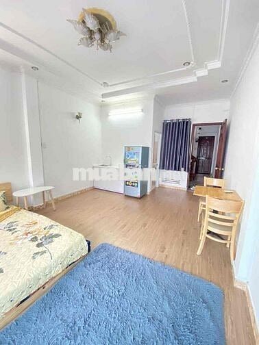 Chính Chủ Cho Thuê Phòng Ban Công Rộng hơn 30m2 Giá Rẻ Tại Bàu Cát