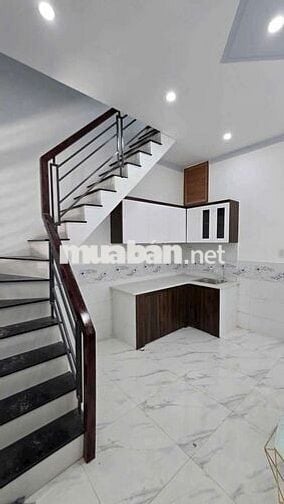 Bán nhà mới xây 2 tầng sạch đẹp ở ngay (sổ hồng chung)