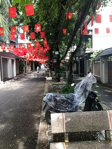 Nhà nguyên căn 4 tầng: gồm 3 căn hộ studio 40m2 và 1 tầng trệt KD