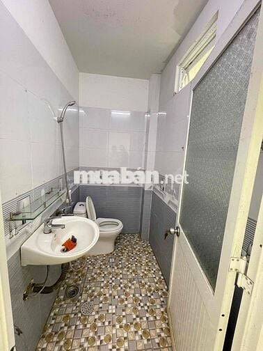 Nhà lầu 2 phòng 1 máy lạnh gần chợ Cầu Ván
