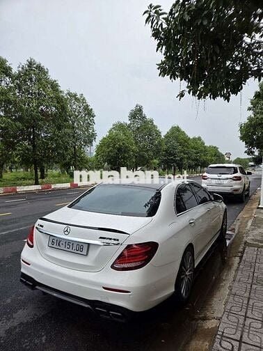 Mercedes-Benz E300AMG màu trắng