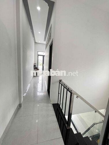 Nhà lầu 2 phòng 1 máy lạnh gần chợ Cầu Ván