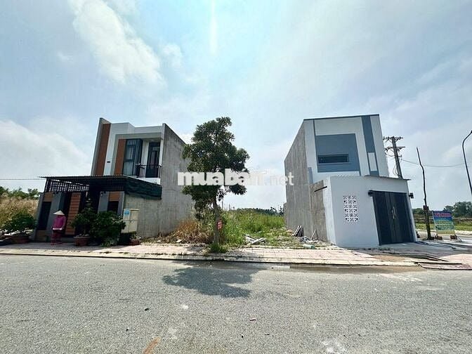 Đất nền dự án chợ Đức Hòa, Đường trục 824