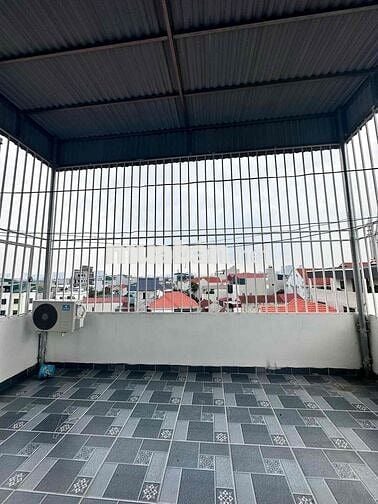 nhà xây mới Đồng Nhân- Đông La- gần chợ 4.5 tầng nhà xây mới Đồng Nhân- Đông La- gần chợ 4.5 tầng