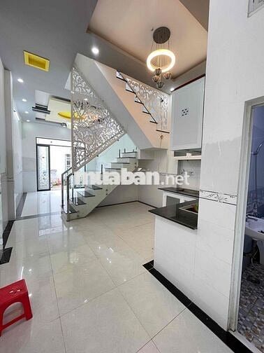 Nhà lầu 2 phòng 1 máy lạnh gần chợ Cầu Ván