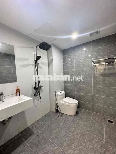 nhà xây mới Đồng Nhân- Đông La- gần chợ 4.5 tầng nhà xây mới Đồng Nhân- Đông La- gần chợ 4.5 tầng