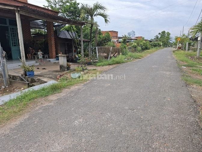 8m mặt tiền đường nhựa thông. Sổ sẵn, có thổ cư. 1,05 tỷ