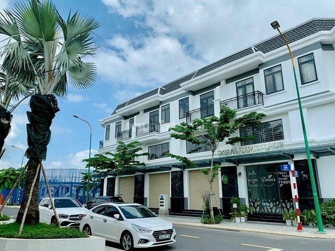 NHÀ PHỐ THƯƠNG MẠI CHỈ 400TR NHẬN NHÀ 