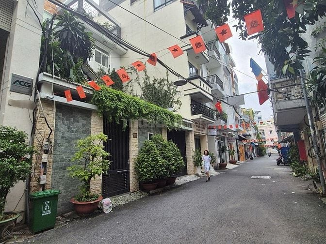 Cần bán nhà chính chủ 960 MT Võ Văn Kiệt , Dt 136 m2 .Giá 39 tỷ 1% HH