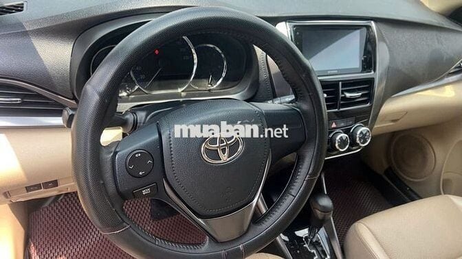 Toyota Vios E CVT 2022 màu đỏ
