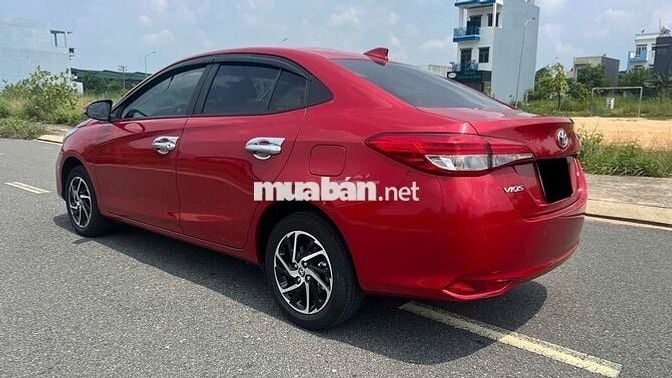 Toyota Vios E CVT 2022 màu đỏ