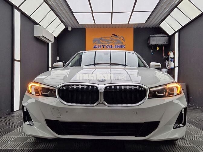 BMW 320i Sport Line model 2025 - 12000 km