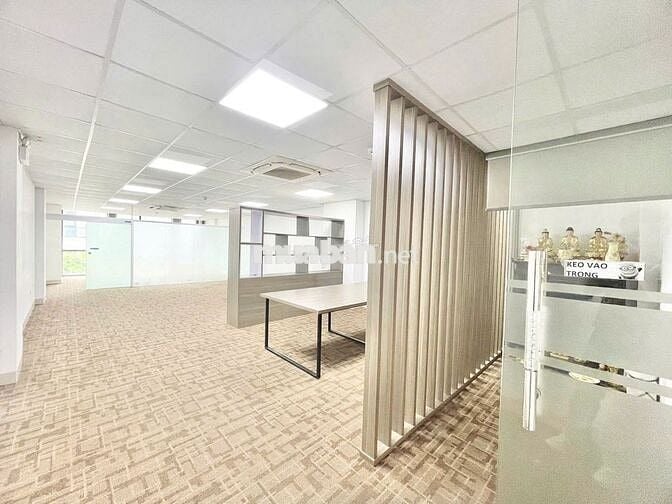 Cho thuê văn phòng Trung Kính 90m2 12tr chia sẵn 2 phòng free dvu